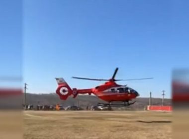 Un elicopter SMURD a întrerupt un meci de fotbal pentru a prelua un rănit, în Galaţi
