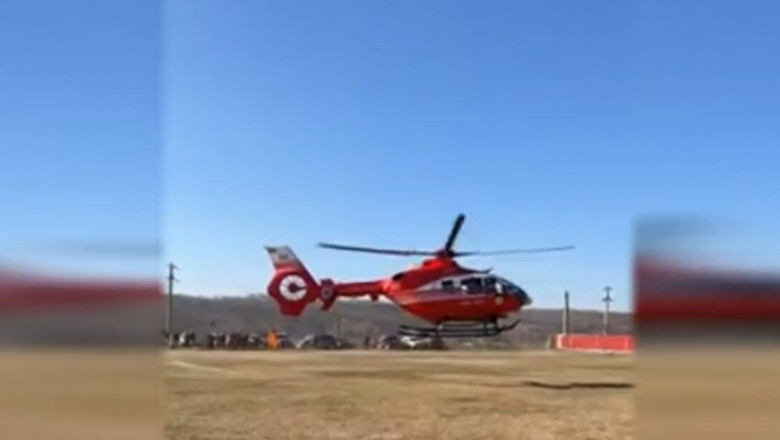 Un elicopter SMURD a întrerupt un meci de fotbal pentru a prelua un rănit, în Galaţi
