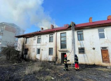 Incendiu la o policlinică din oraşul Costeşti; cinci persoane s-au autoevacuat