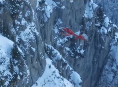 Alpinista salvată cu elicopterul SMURD dintr-o prăpastie în Munţii Bucegi este în stare bună
