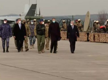 Iohannis face turul bazelor militare