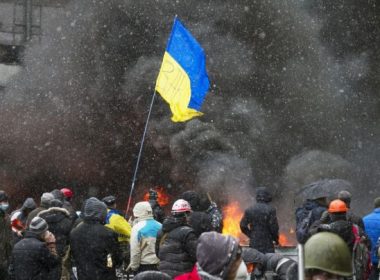 Naţionaliştii au ridicat baricade lângă postul Nash TV din Kiev şi au ameninţat jurnaliştii