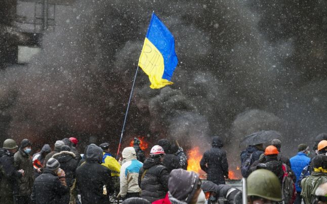 Naţionaliştii au ridicat baricade lângă postul Nash TV din Kiev şi au ameninţat jurnaliştii