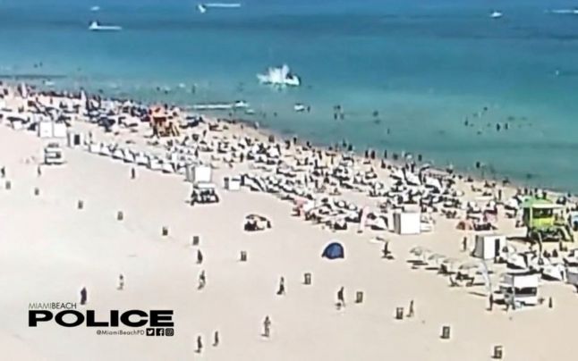Un elicopter s-a prăbuşit în apă, în Miami, printre oamenii care înotau