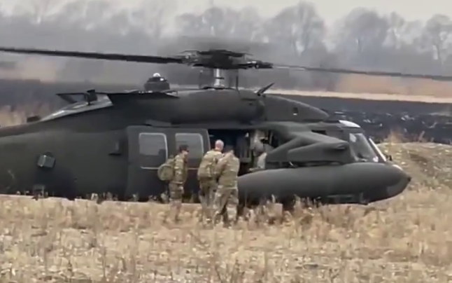 Un elicopter al armatei americane a aterizat pe un câmp, la Siret, lângă graniţa cu Ucraina