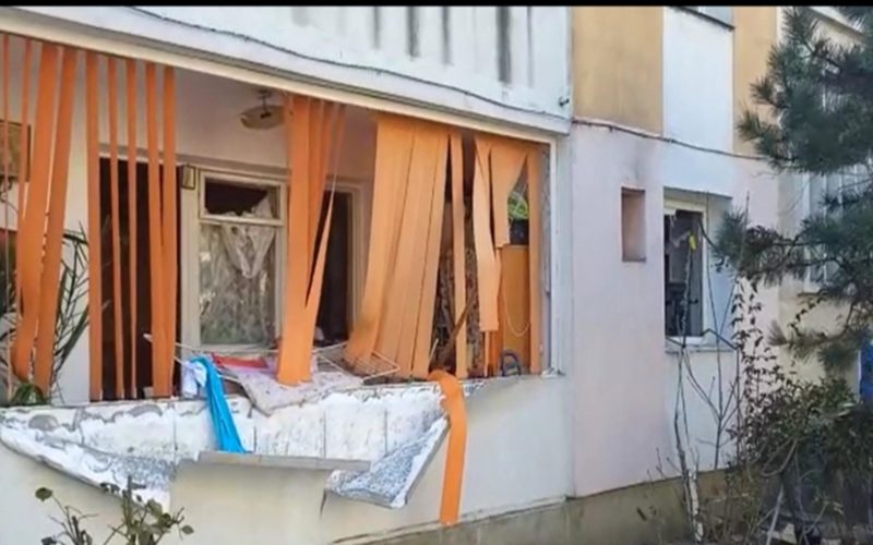 Explozie într-un bloc din Craiova; o femeie a suferit arsuri
