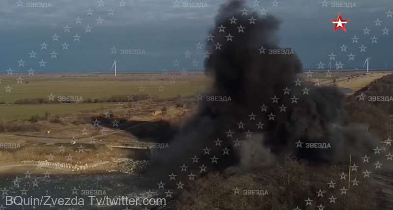 Trupele ruseşti au aruncat în aer un baraj pentru a restabili alimentarea cu apă a Crimeei