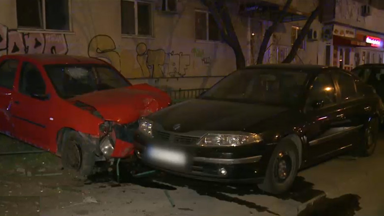 Accident în lanţ în Bucureşti. Un bărbat beat şi fără permis a lovit trei maşini şi un copac, în timpul unei razii a poliţiei