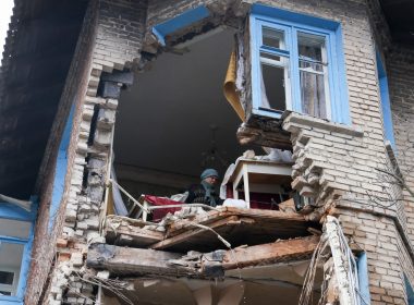 Zelenski: Rusia bombardează zone rezidenţiale