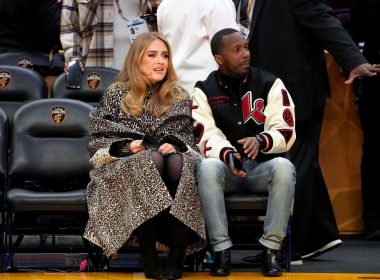 Adele, apariţie spectaculasă într-o ţinută de 20.000 de dolari, la un meci NBA
