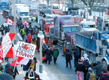 Poliţia canadiană continuă reprimarea manifestaţiei anti-restricţii de la Ottawa