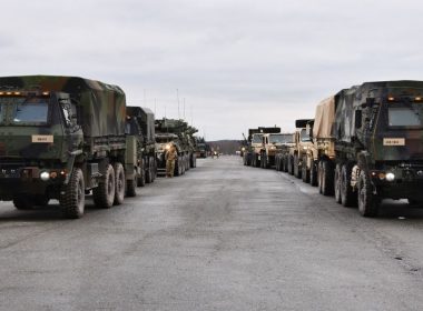 Zece autocare cu soldaţi au ajuns în România