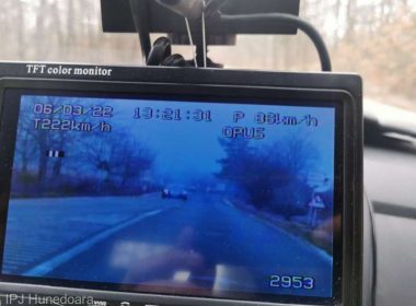Inconştienţă la volan: şofer începător cu permis de o lună, prins de radar cu viteza de 135 de km/h în localitate