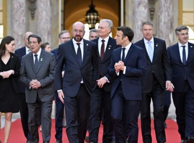 Liderii europeni au convenit la summit-ul de la Versailles să susţină aderarea Ucrainei la UE, dar nu în procedură de urgenţă￼
