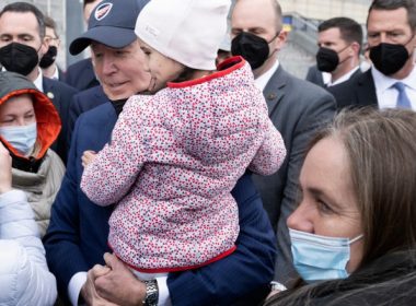 Joe Biden, printre refugiaţii ucraineni: Unei fetiţe i-a vorbit despre nepoatele sale, iar mamelor le-a spus că sunt foarte frumoase