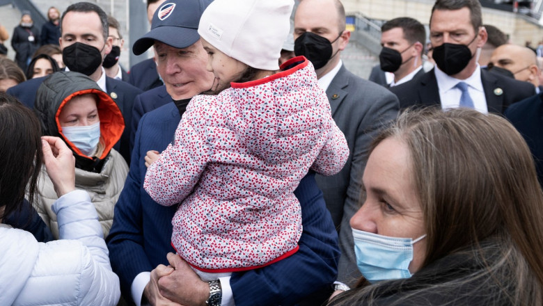 Joe Biden, printre refugiaţii ucraineni: Unei fetiţe i-a vorbit despre nepoatele sale, iar mamelor le-a spus că sunt foarte frumoase