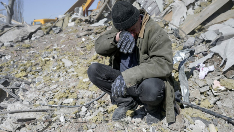 Oficiali ucraineni: Rusia a bombardat o şcoală în care se adăposteau 400 de oameni