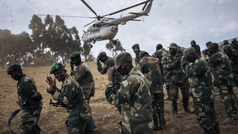 Un elicopter cu opt militari aflaţi într-o misiune a ONU de menţinere a păcii s-a prăbuşit în Congo. Rebelii, acuzaţi că l-au doborât