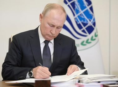 Vladimir Putin i-ar fi pus în arest la domiciliu pe şefii serviciului de informaţii externe al FSB, potrivit surselor unui expert în spionajul rus