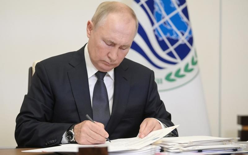 Vladimir Putin promite creşterea pensiilor şi salariilor în Rusia. Cine sunt „trădătorii coloanei a cincea”