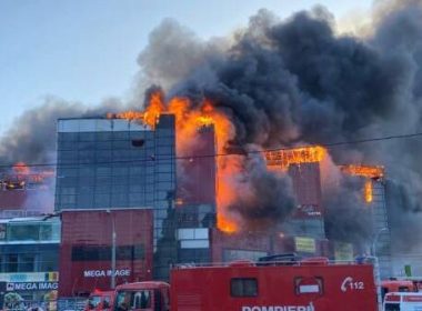 Incendiu puternic la un centru comercial din Capitală