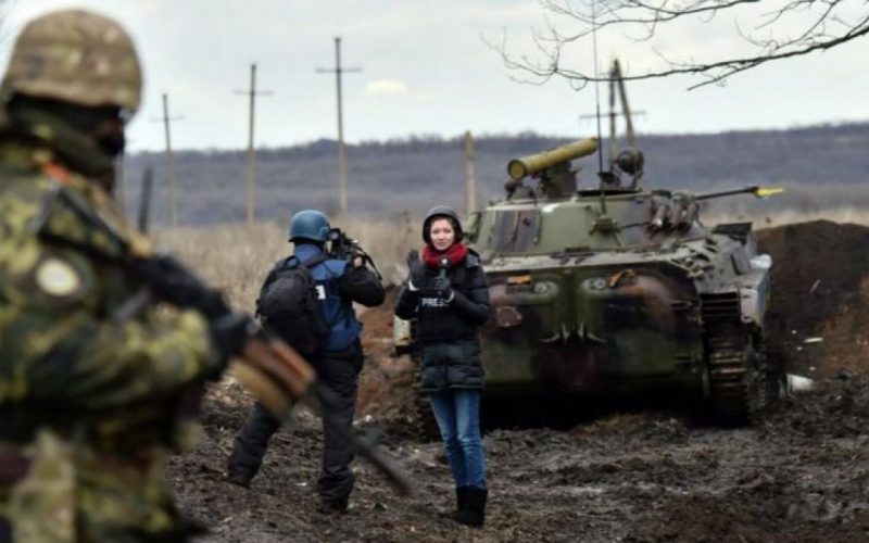 Ucraina - ''un război al informaţiilor'', cu 3000 de jurnalişti în teren (ONG grec)