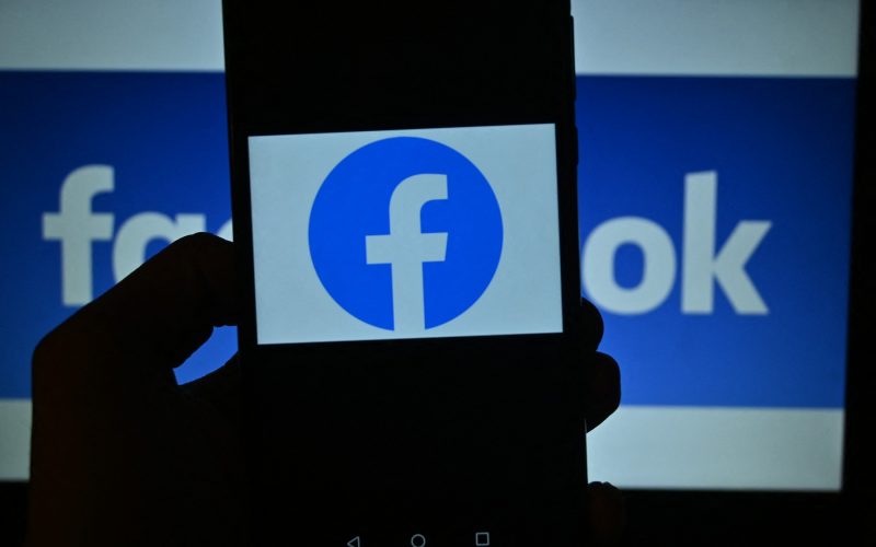Facebook lansează instrumente pentru combaterea răspândirii ştirilor false prin grupurile de discuţii