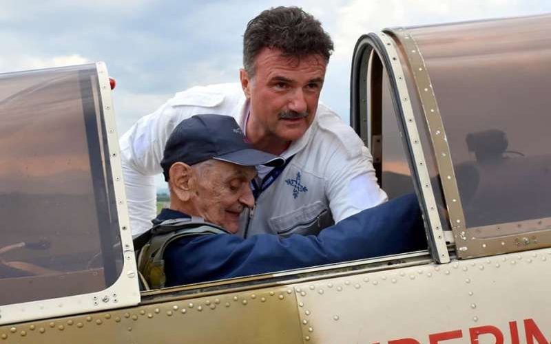 Pilotul Dan Ştefănescu, decedat la Strejnicu, avea peste 16.000 ore de zbor la activ