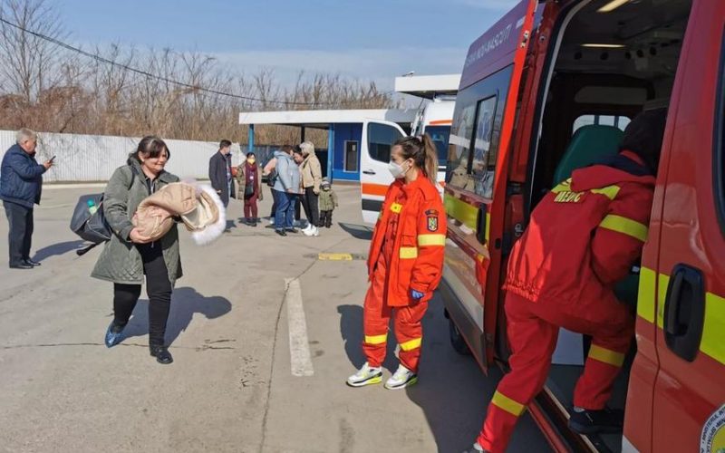 Iaşi: Doi copii din Odesa care suferă de boli grave vor fi transferaţi cu avionul la un centru medical din Torino
