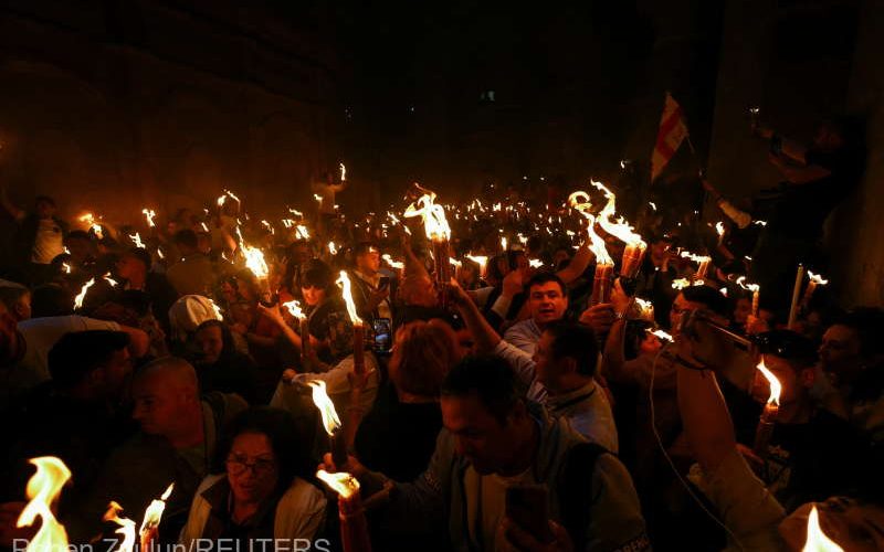 La Ierusalim, mii de creştini ortodocşi celebrează ''lumina sfântă''