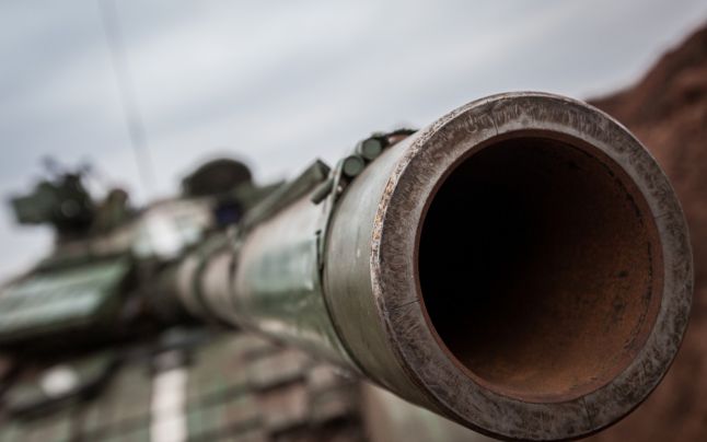 România schimbă legislaţia ca să poată dona echipamente militare Ucrainei