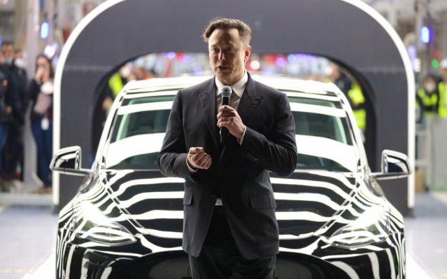 Elon Musk strânge bani pentru a prelua Twitter. Afaceristul a vândut acţiuni Tesla în valoare de 8,4 miliarde de dolari