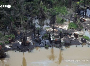 Cel puţin 80 de morţi într-o explozie la o rafinărie de petrol ilegală, în Nigeria