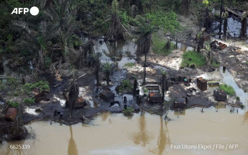 Cel puţin 80 de morţi într-o explozie la o rafinărie de petrol ilegală, în Nigeria
