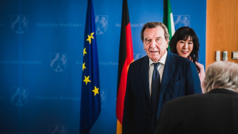 Fostul cancelar german Gerhard Schröder nu va face parte din consiliul de administraţie al Gazprom
