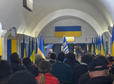 Zelenski, conferinţă de presă într-o staţie de metrou: Abandonăm negocierile cu Moscova dacă oamenii din Mariupol sunt ucişi