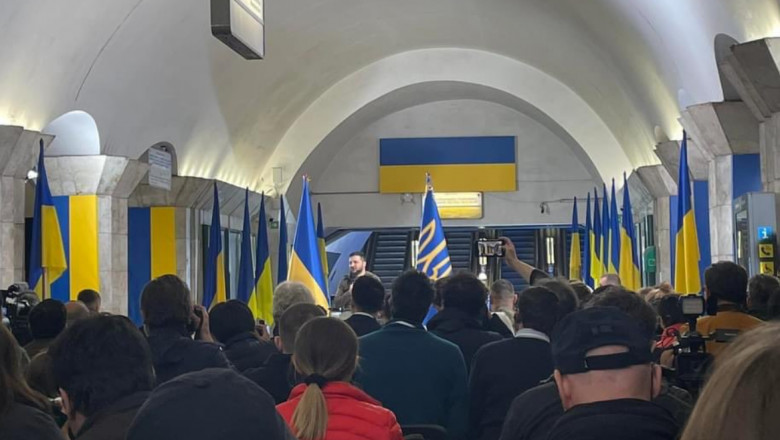 Zelenski, conferinţă de presă într-o staţie de metrou: Abandonăm negocierile cu Moscova dacă oamenii din Mariupol sunt ucişi