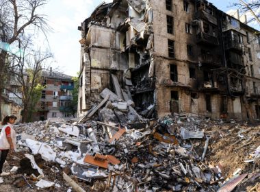 Ultimii apărători ai Mariupolului denunţă că ruşii au utilizat o „cantitate enormă” de bombe ilegale în ultimele 24 de ore￼