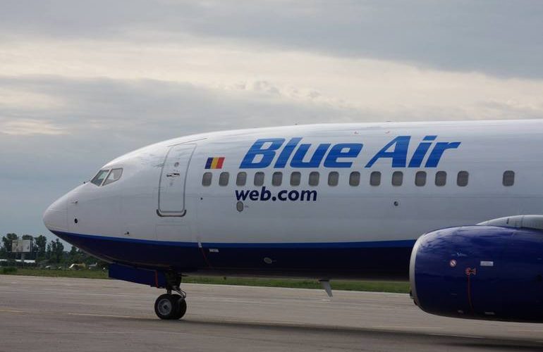 Blue Air suspendă sute de zboruri spre şi dinspre România. Organizatorii Eurovision, printre cei afectaţi