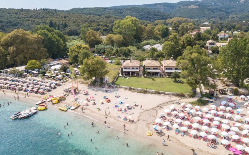 Grecia renunţă la restricţiile asociate COVID-19 pe durata sezonului turistic estival
