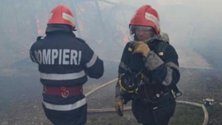 Incendiu la o brutărie din Lunca de Jos; acţionează pentru stingere pompieri militari şi civili