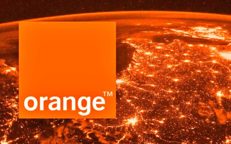 Orange dezminte că intenţionează să vândă reţeaua sa fizică de telecomunicaţii