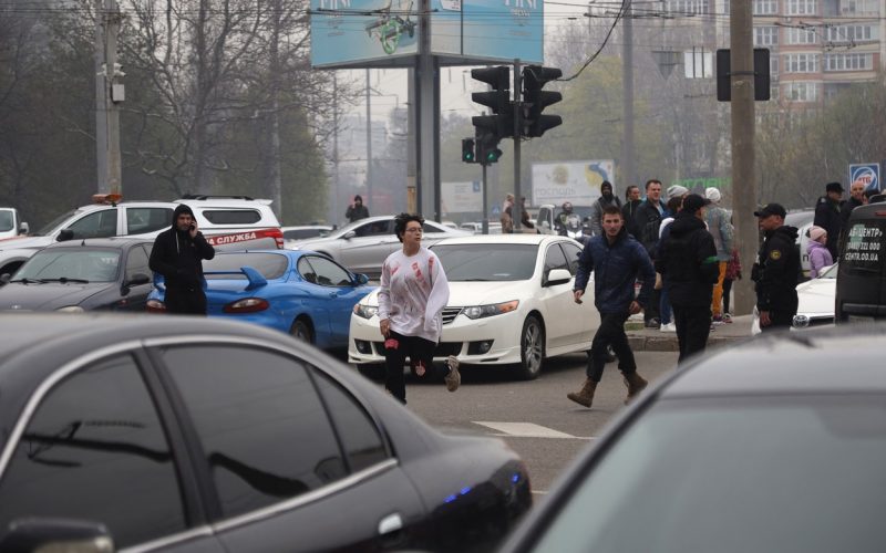 Zelenski: Cel puţin opt morţi în urma atacurilor cu rachetă asupra Odesei, mai mulţi răniţi