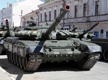 Rusia se pregăteşte de o ofensivă în estul Ucrainei şi continuă să asedieze Mariupol