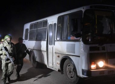 Cel puţin 260 de militari ucraineni, evacuaţi din Azovstal