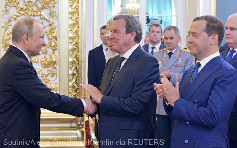 Gerhard Schröder, pe punctul de a-şi pierde privilegiile de fost cancelar din cauza legăturilor cu Rusia
