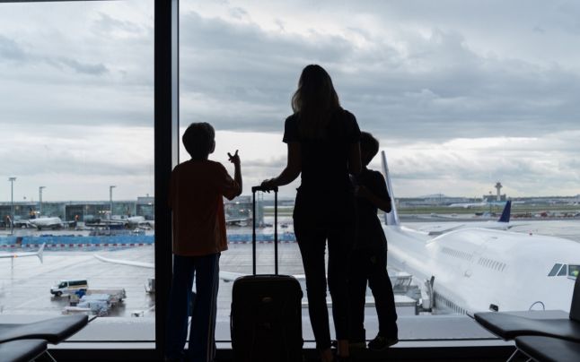 Părinţi români amendaţi în Germania pentru că au luat copilul în călătorie, deşi în România nu e vacanţă şcolară