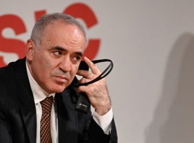 Garry Kasparov şi Mihail Hodorkovski, doi opozanţi în exil ai lui Putin, au fost desemnaţi drept „agenţi ai străinătăţii” în Rusia