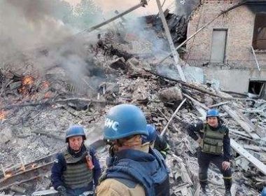 Bombardament rus asupra unei şcoli ucrainene: Doi morţi şi 60 de persoane prinse sub dărâmături 