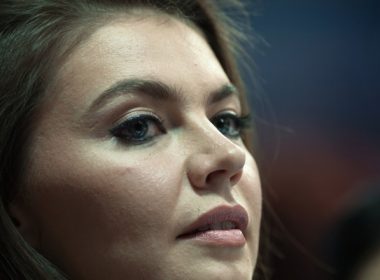 Alina Kabaeva, presupusa iubită a lui Putin, pusă oficial pe lista persoanelor din anturajul lui Putin sancţionate de Londra